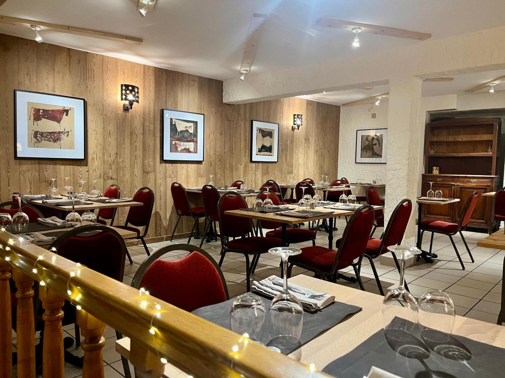 Hotel Restaurant Le Clos Бес-э-Сент-Анастез Экстерьер фото